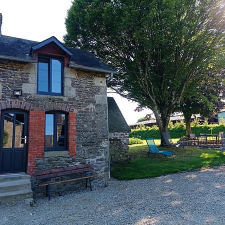 Gite Les Tongs Des Pres, Au Coeur Du Parc Normandie Maine Livaie Exterior photo
