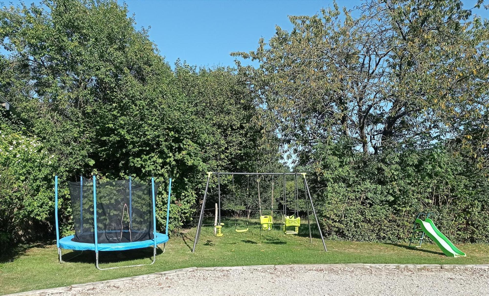 Gite Les Tongs Des Pres, Au Coeur Du Parc Normandie Maine Livaie Exterior photo
