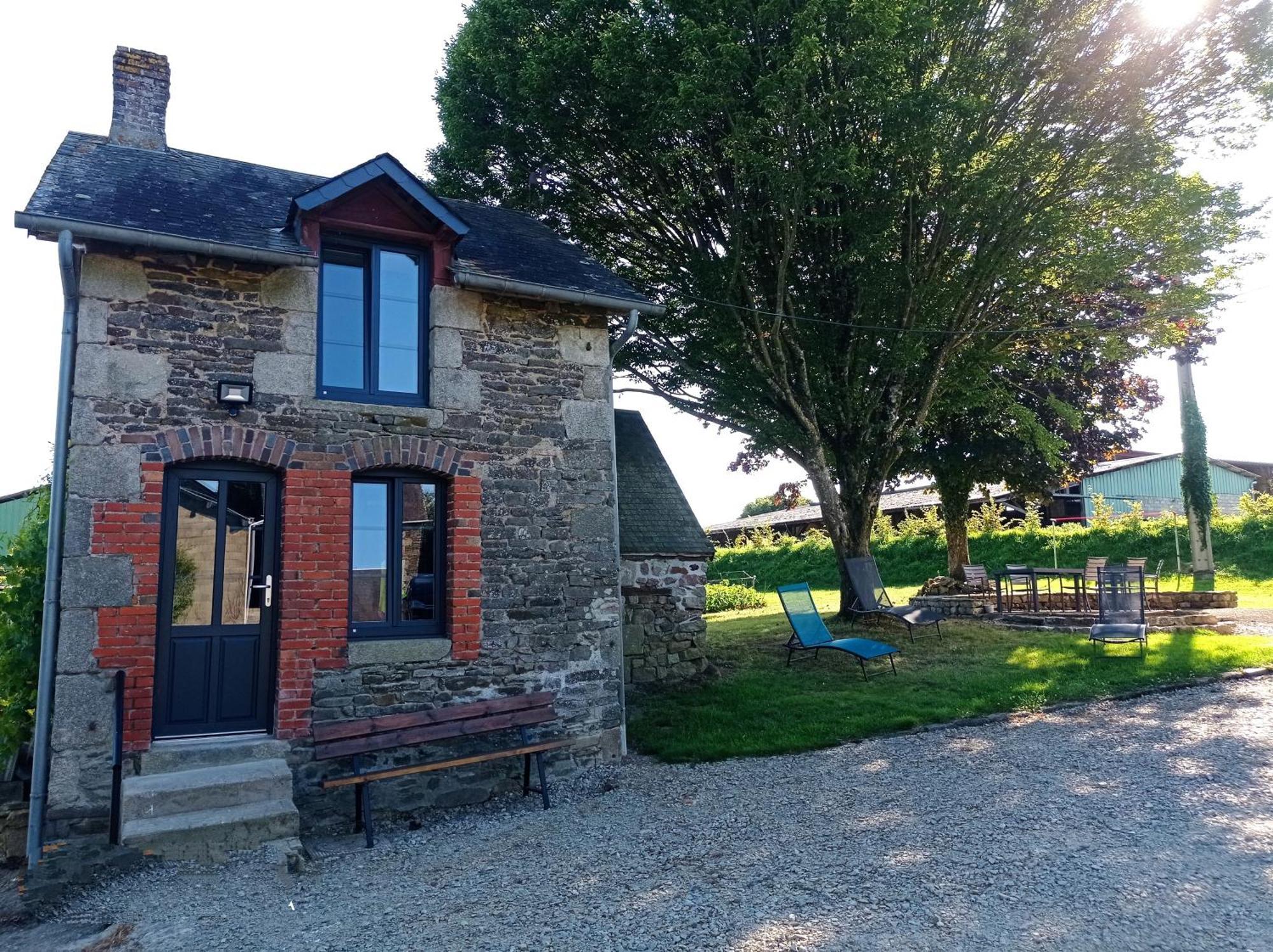 Gite Les Tongs Des Pres, Au Coeur Du Parc Normandie Maine Livaie Exterior photo